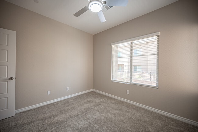 Building Photo - 600 N Carriage Hill Dr