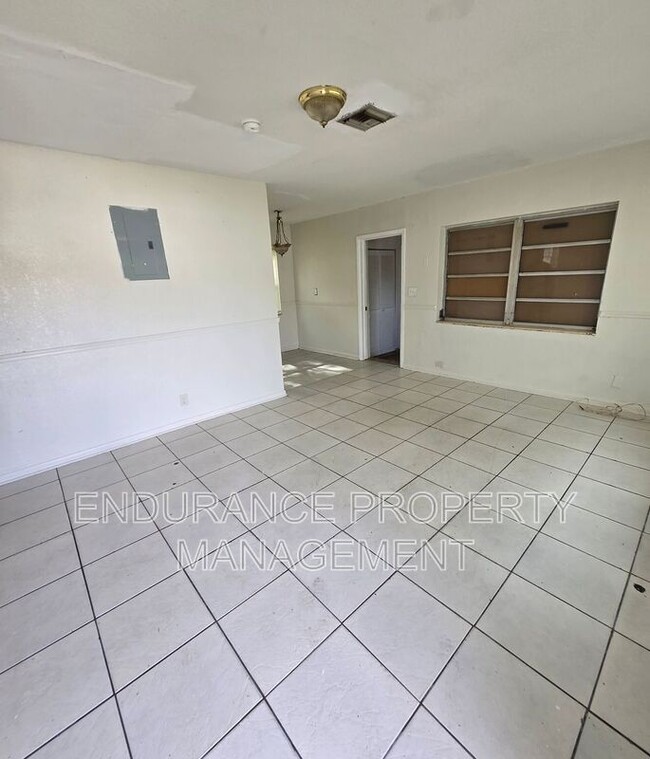 Building Photo - 1143 W 23rd St