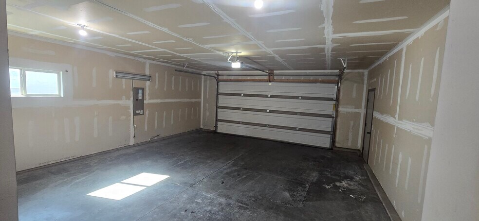 2 Car Garage off of Laundry. - 3511 E Bison Trl