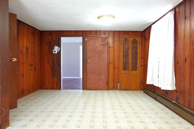 Building Photo - Super Cute 2 Bedroom Cottage