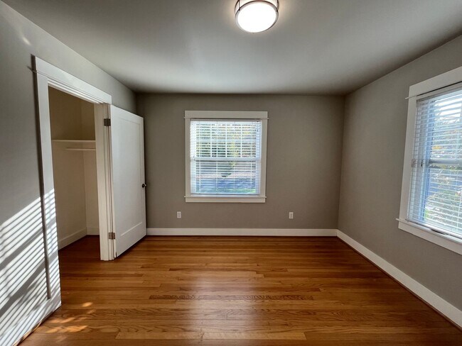 Building Photo - Modern 1-Bedroom! Private Storage w/Washer...
