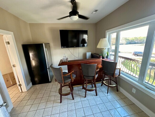 Building Photo - Large 3 Bedroom With Water Views