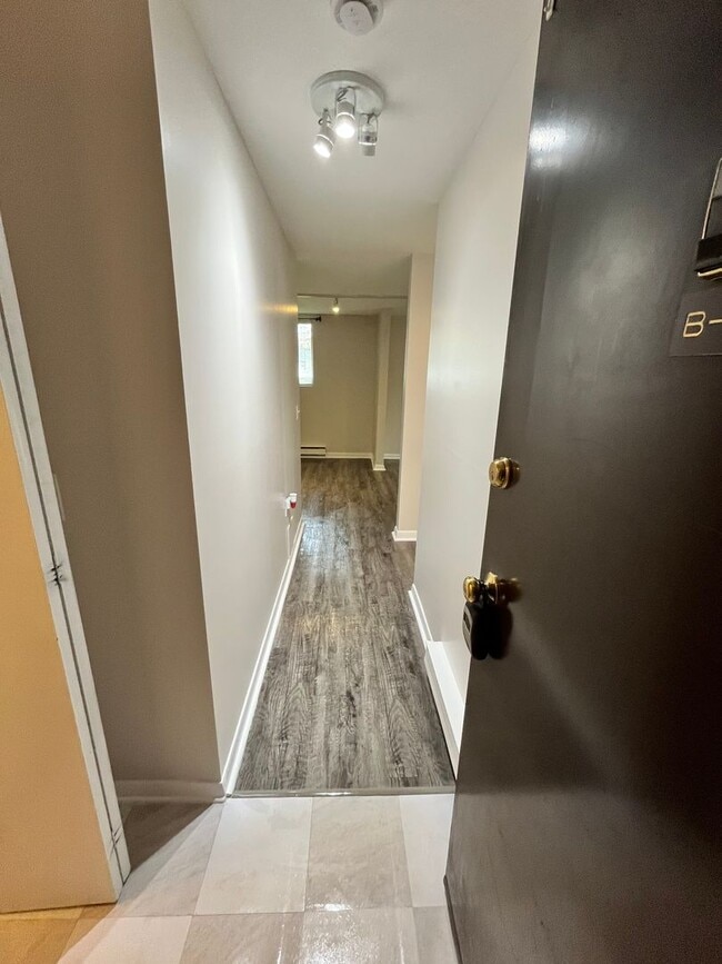 Building Photo - One Bedroom One Bath with Utilities includ...