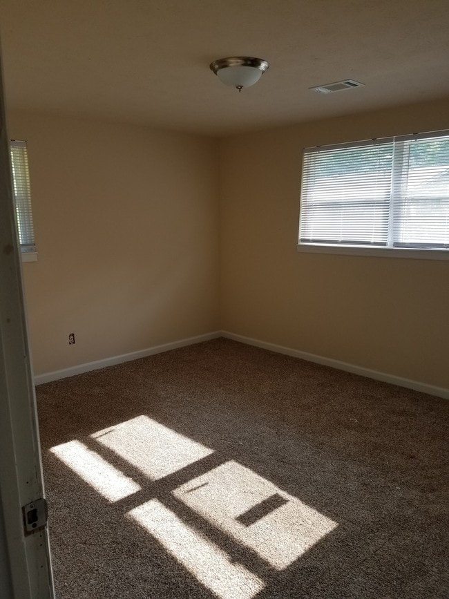 Building Photo - Newly Renovated Home in West Georgia