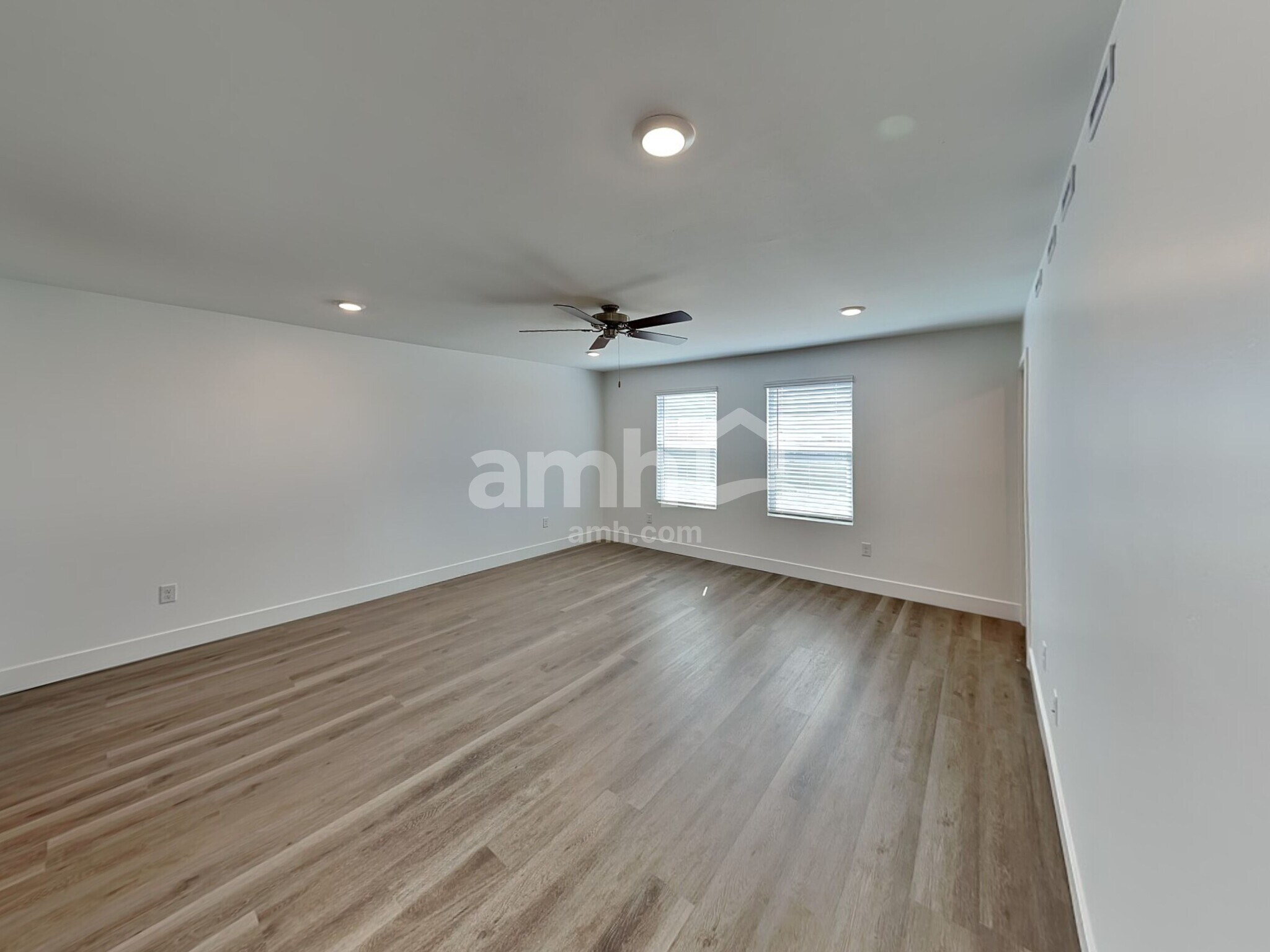 Building Photo - 9652 Harkes Dr