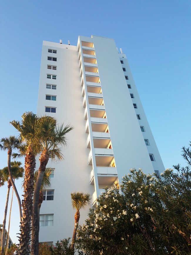 Primary Photo - 7200 Sunshine Skyway Ln S