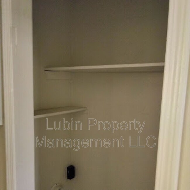 Building Photo - 3413 Mountain Terrace St