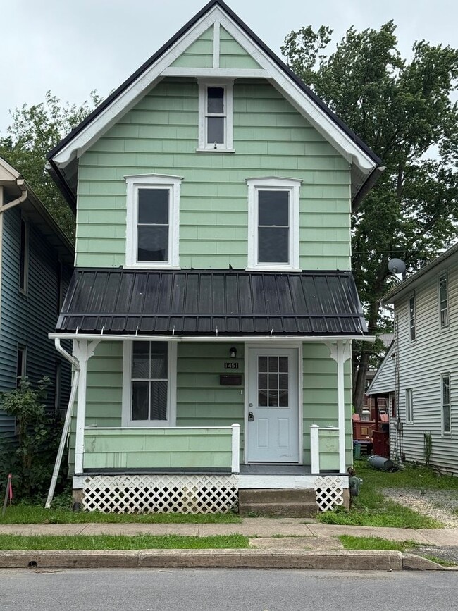 Primary Photo - Charming 3-Bedroom Single-Family Home | Se...