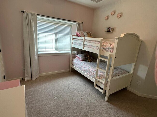 Building Photo - 205 Sycamore St