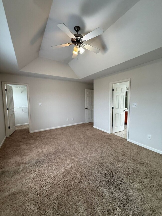 Building Photo - Cute 3 Bed 2.5 Bath Home with Bonus Room