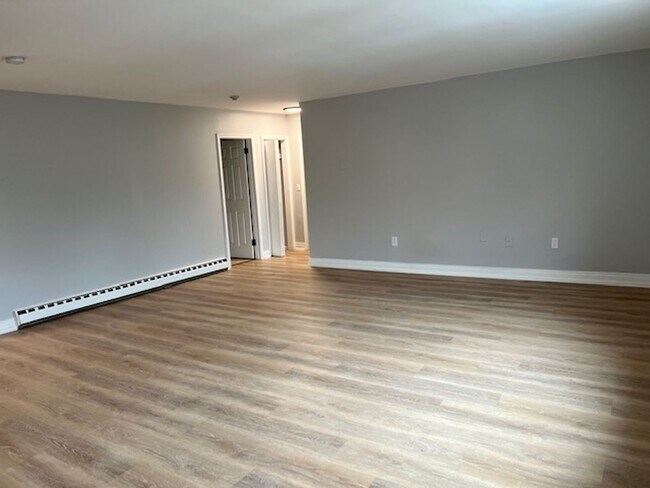 Building Photo - 2 Bedroom with Laundry Downtown Easton