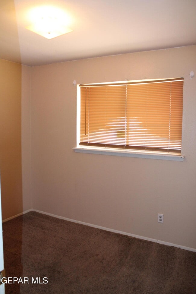Building Photo - 5817 Blackhawk Dr