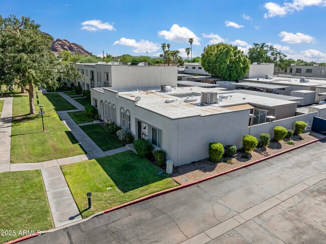 Building Photo - 5859 E Thomas Rd