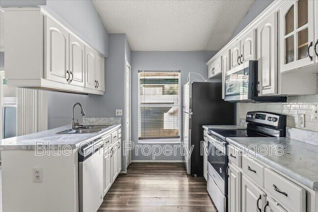 Building Photo - 2229 Hannah Ln