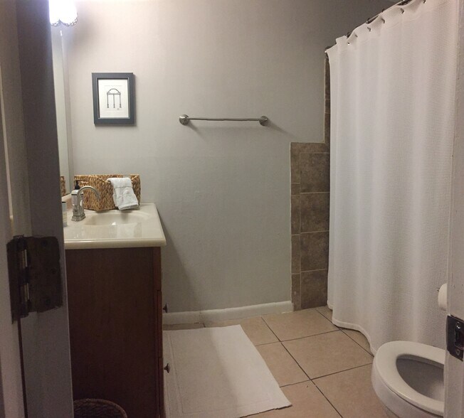 Guest Bath - 5030 Shumate Rd