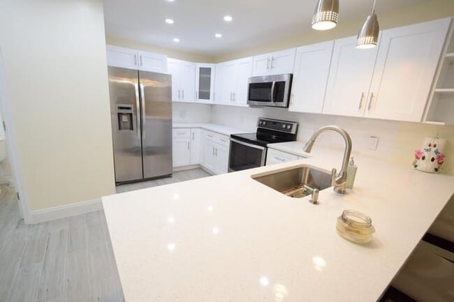 Building Photo - 3101 Florida Blvd