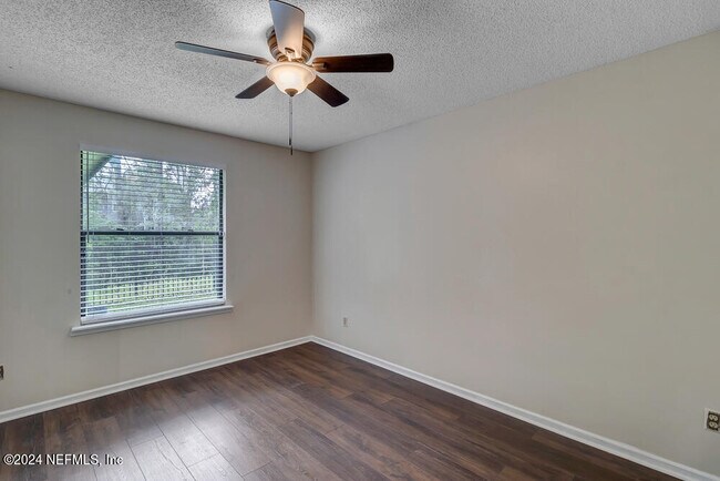 Building Photo - 4518 Crosstie Rd N