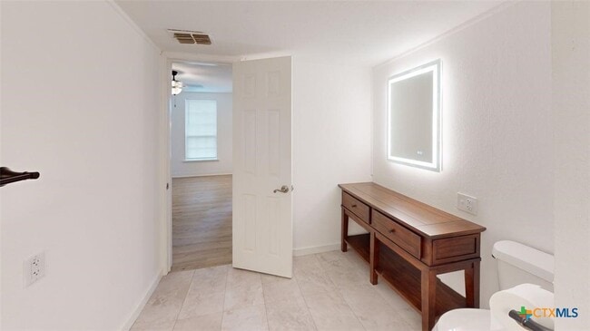 Building Photo - 710 W Avenue D