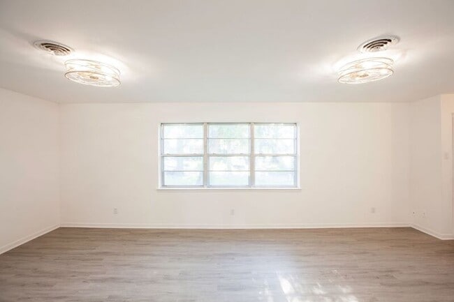 Building Photo - 3503 Loganwood Dr