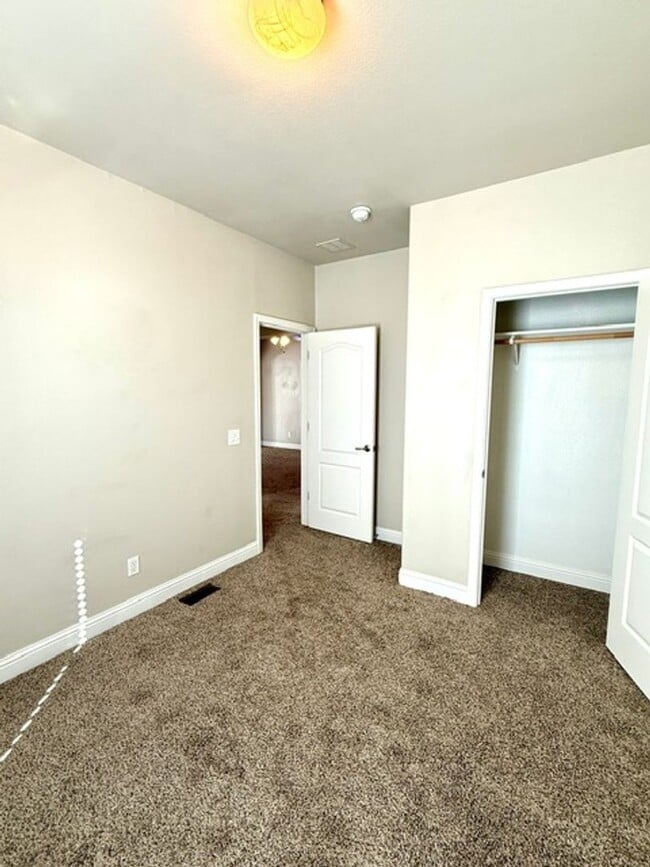 Building Photo - 3 Bedroom 2 Bath Home Available Soon!