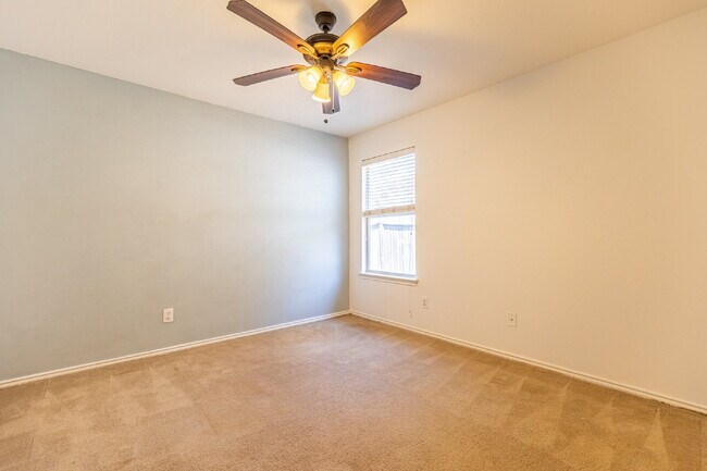 Building Photo - 8914 Walnut Springs