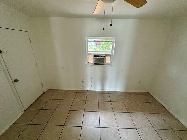 Building Photo - Check Out This Affordable and Centrally Located Deltona Property For Lease!