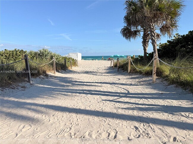 Building Photo - 2899 Collins Ave