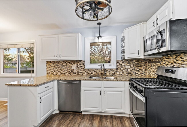 Building Photo - 1126 Tiverton Ct