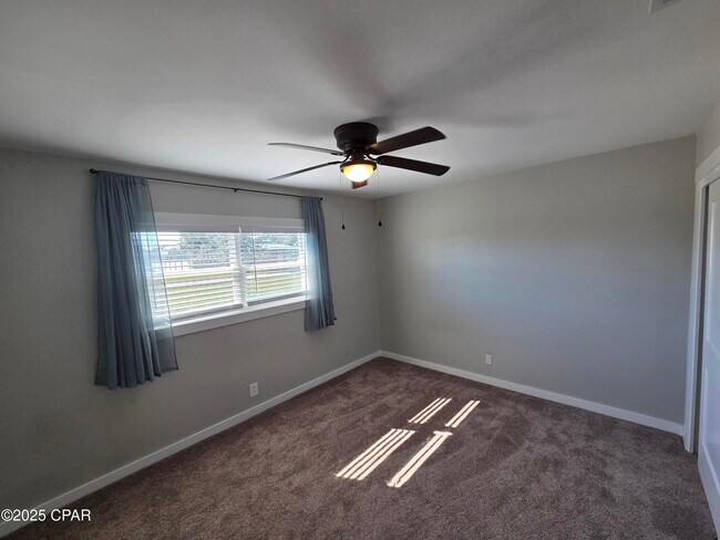 Building Photo - 5253 Collins Dr