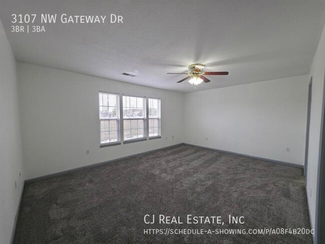 Building Photo - 3107 NW Gateway Dr