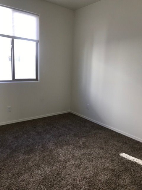 Building Photo - 3 Bedroom 2 Bath - Contact Property Pros