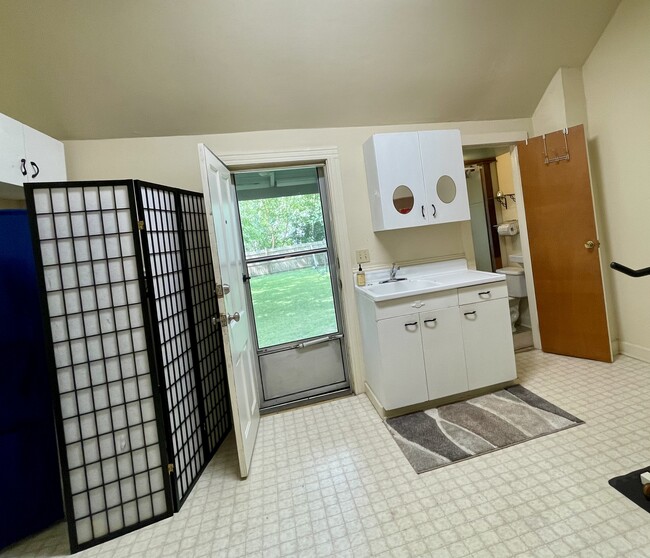 Utility room between middle bedroom and bathroom - 505 Humes Ave NE