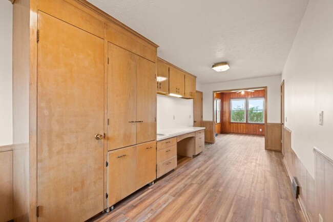 Building Photo - BEAUTIFUL remodeled home with your own vie...