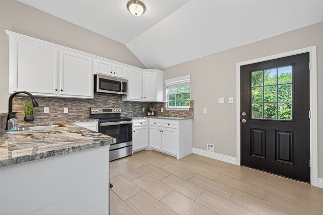 Building Photo - 2509 Moreau St