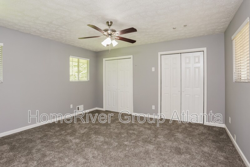 Building Photo - 6360 Ashdale Dr