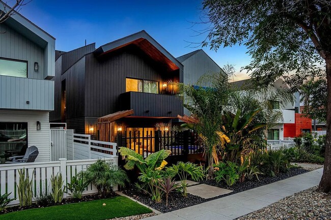 Building Photo - 3857 Sequoia