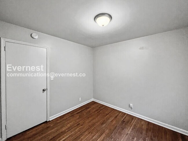 Building Photo - 1824 Maplecrest Ln