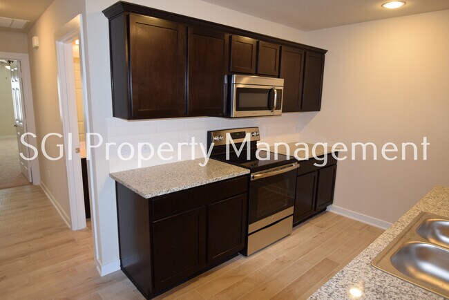 Building Photo - 523 Wood Dr