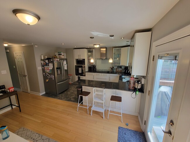 Kitchen - 555 Coventry Lane