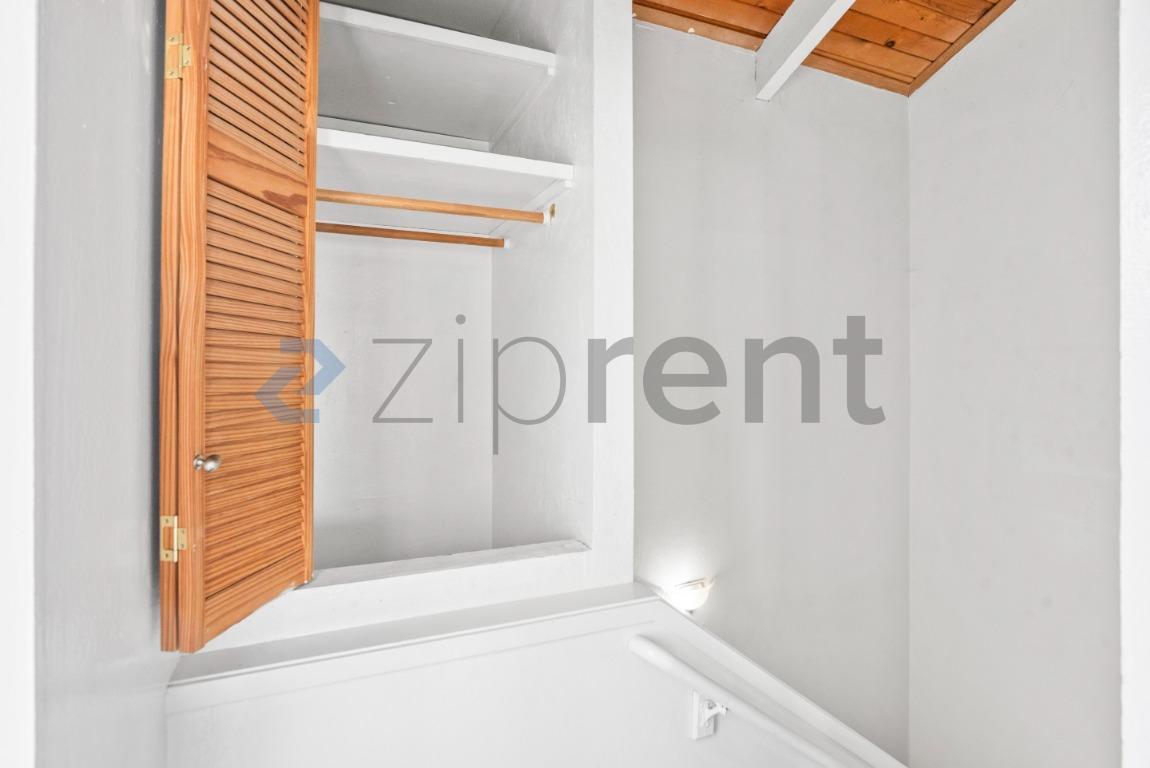 Building Photo - Unit G