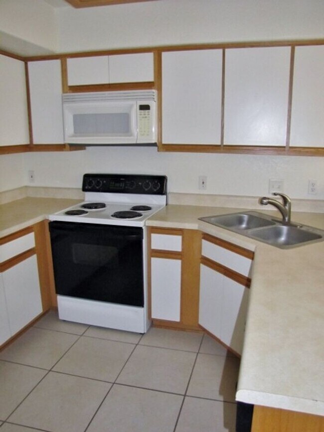 Building Photo - 3BR/2BA/2CG, 1615 sq.ft. home in Sierra Springs subdivision in Sierra Vista, AZ
