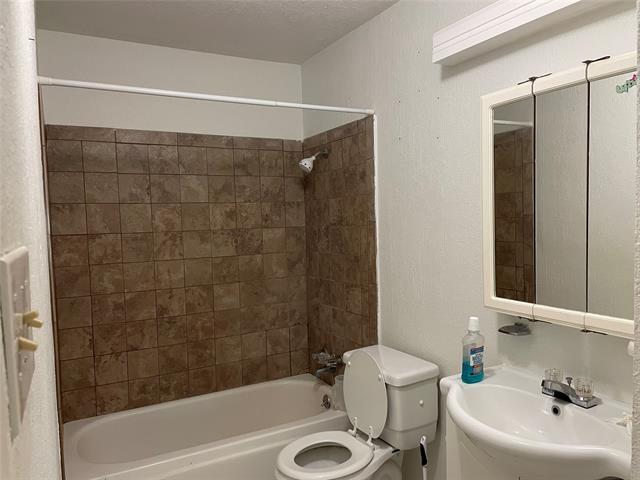 Building Photo - 2706 Treeview Dr