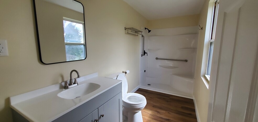 Building Photo - 515 W Magnolia Ave