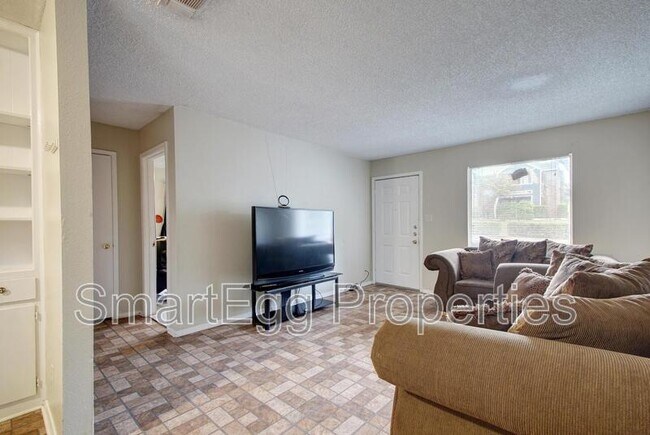 Building Photo - 1740 Rutland Dr