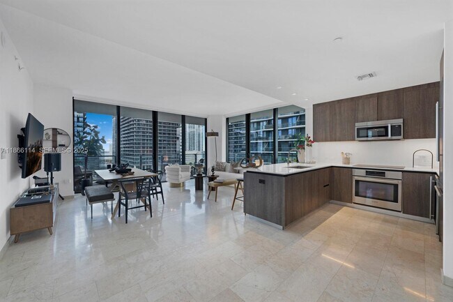 Building Photo - 88 SW 7th St