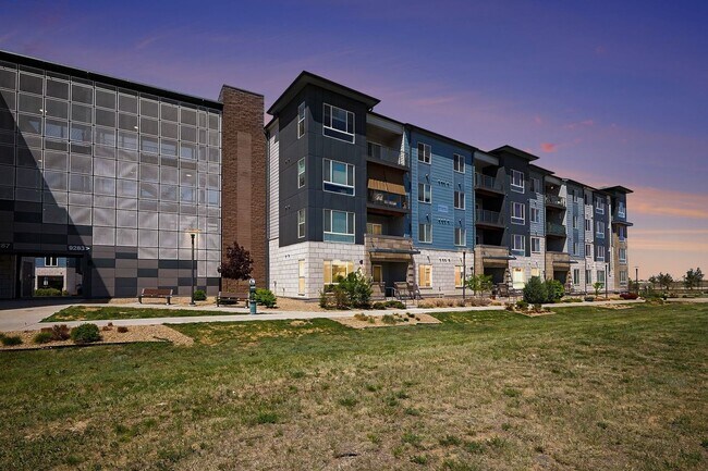 Building Photo - Updated 2 Bed / 2 Bath Corner Condo in Parker – Ground Level Convenience!