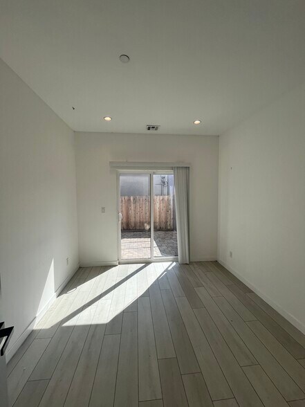 Building Photo - 248 N Dillon St