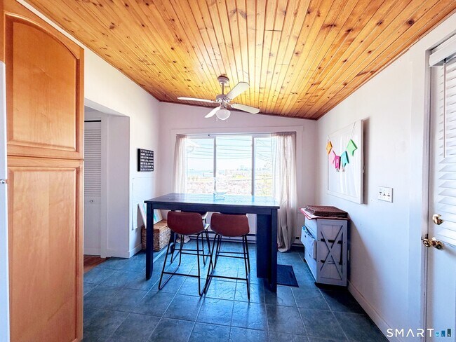 Building Photo - 2 Scofield Pl