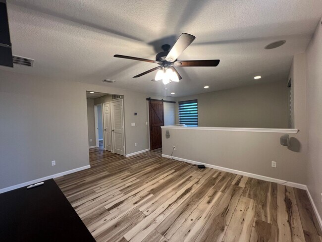 Building Photo - BEAUTIFUL 3-bedroom, 3-bathroom home in Gr...