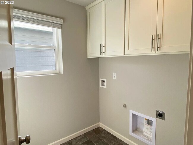 Building Photo - Modern Living in Reeds Crossing – 3BR/2.5B...